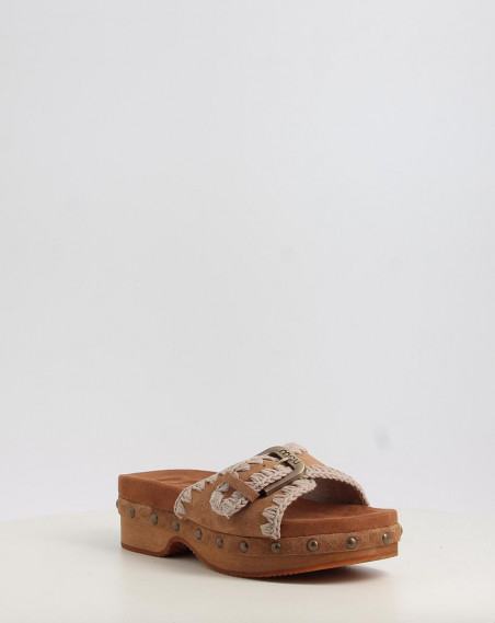 LOW HEEL WOOD CLOG WITH BUCKLE