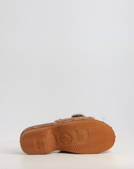 LOW HEEL WOOD CLOG WITH BUCKLE