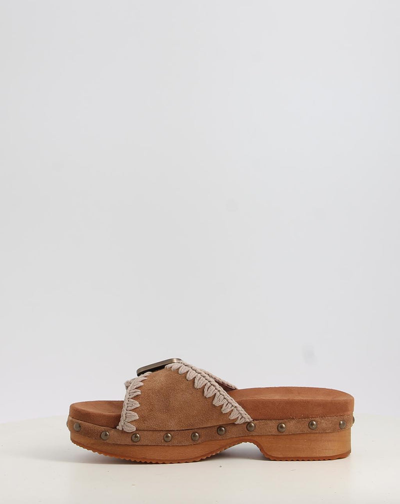 Sandalias MOU LOW HEEL WOOD CLOG WITH BUCKLE cuero