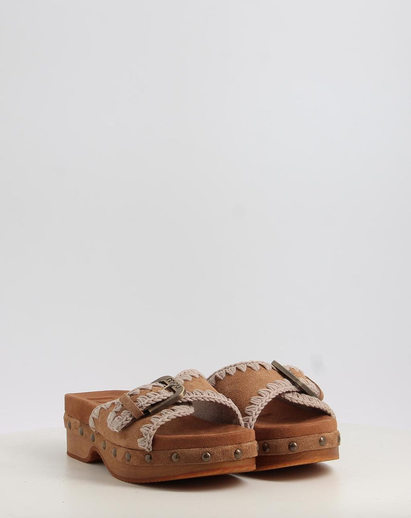 Sandalias MOU LOW HEEL WOOD CLOG WITH BUCKLE cuero