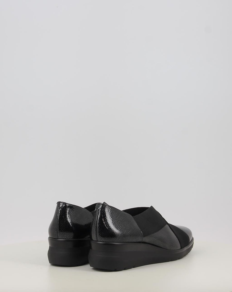 10733